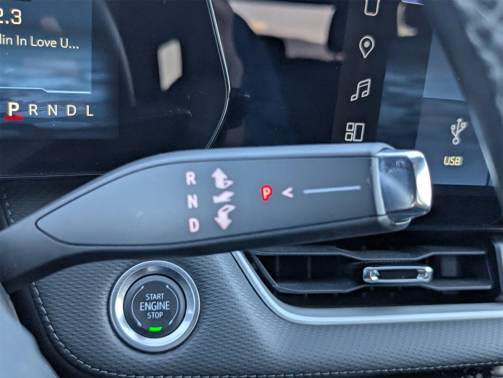 Used 2025 Chevrolet Equinox LT w/ Convenience Package II image 28