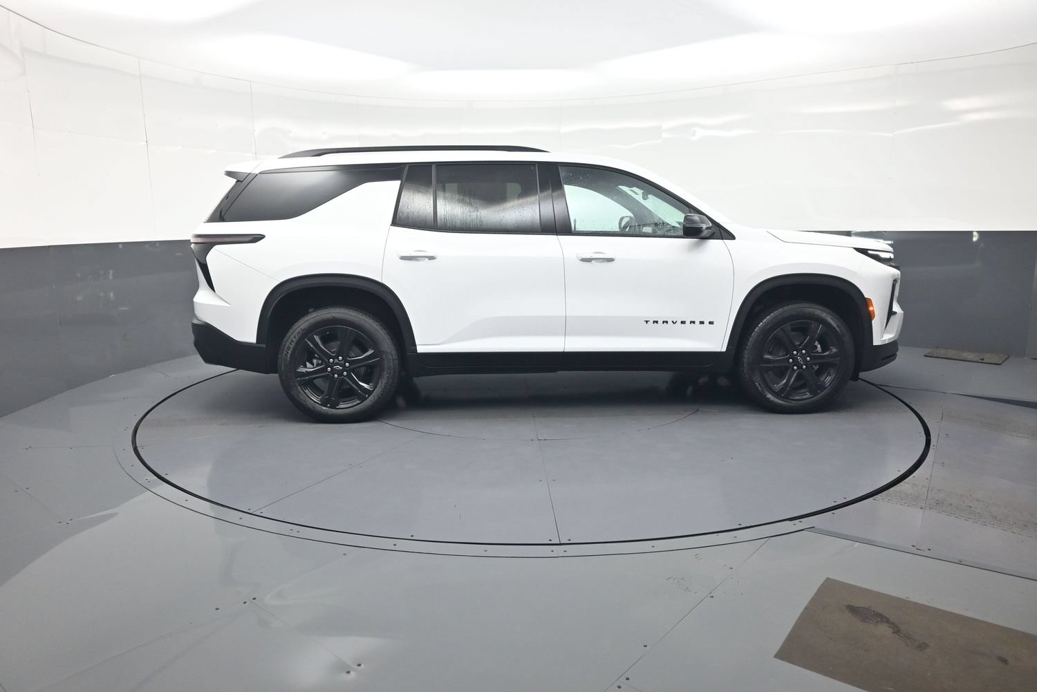 New 2027 Chevrolet Traverse LT w/ Midnight/Sport Edition AWD/4WD image 2