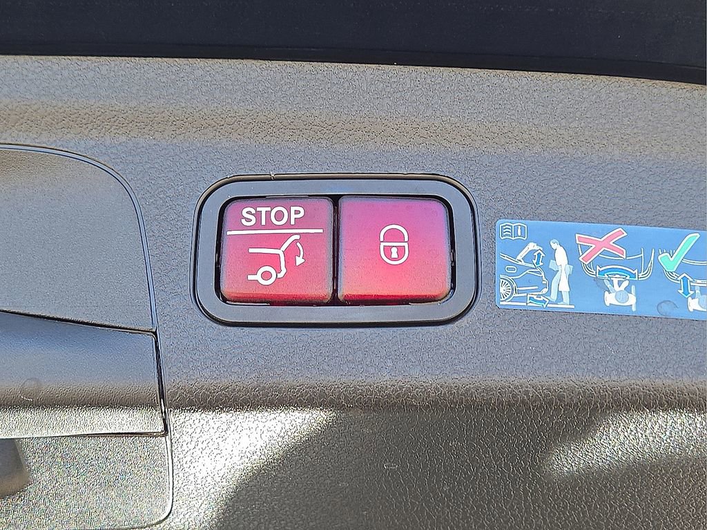 Used 2025 Mercedes-Benz GLE 53 AMG 4MATIC image 16