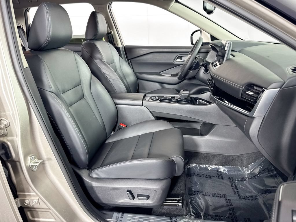 Used 2025 Nissan Rogue SL AWD/4WD image 34