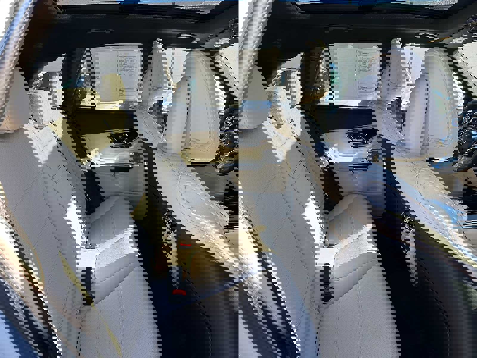 Used 2025 Mercedes-Benz GLC 350e 4MATIC image 12