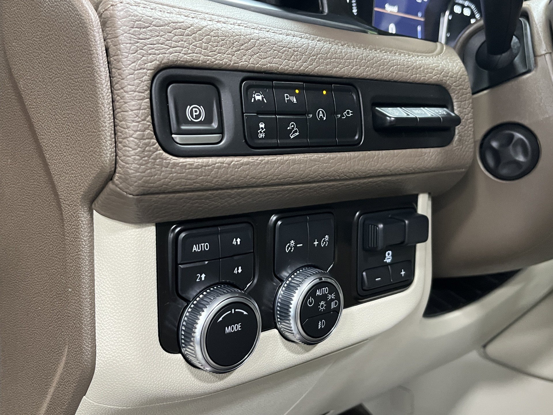 Certified 2021 GMC Yukon Denali w/ Advanced Technology Package AWD/4WD image 14