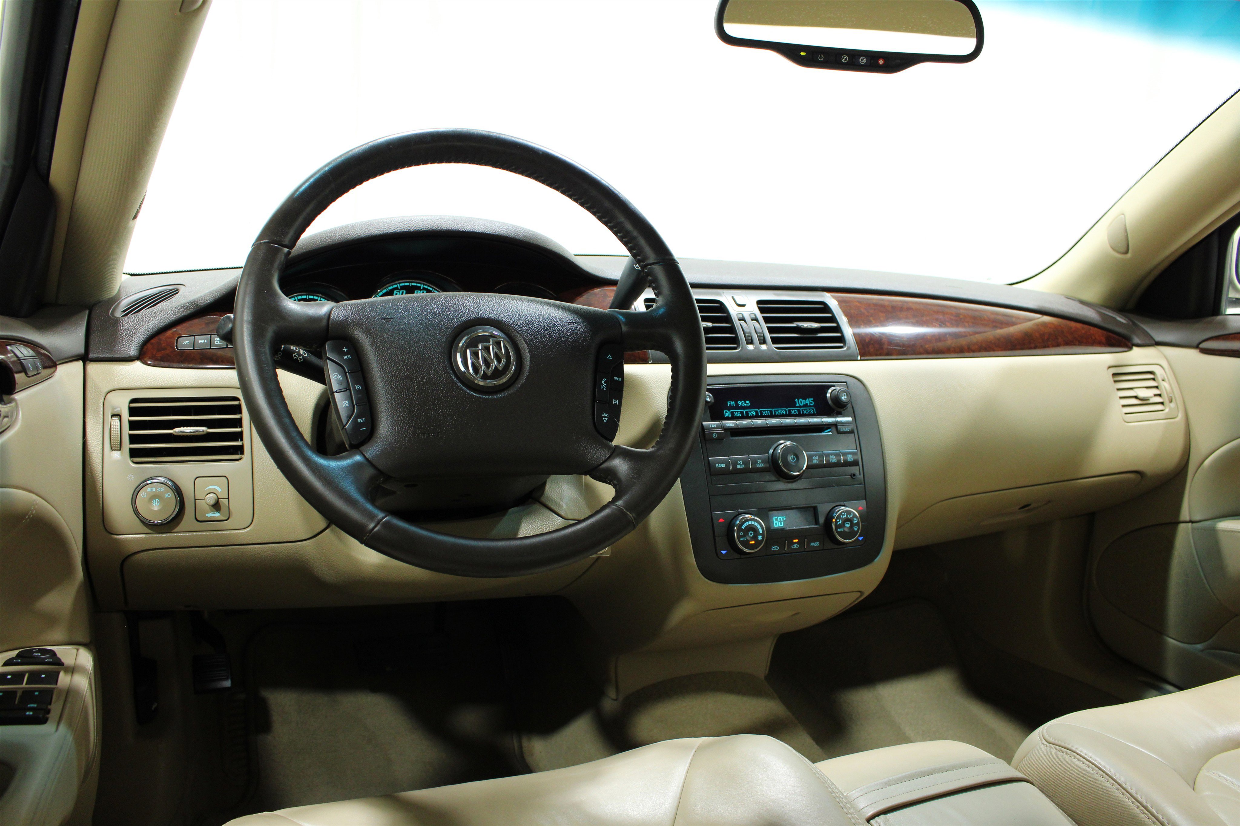 Used 2011 Buick Lucerne CXL w/ Driver Confidence Package FWD image 2