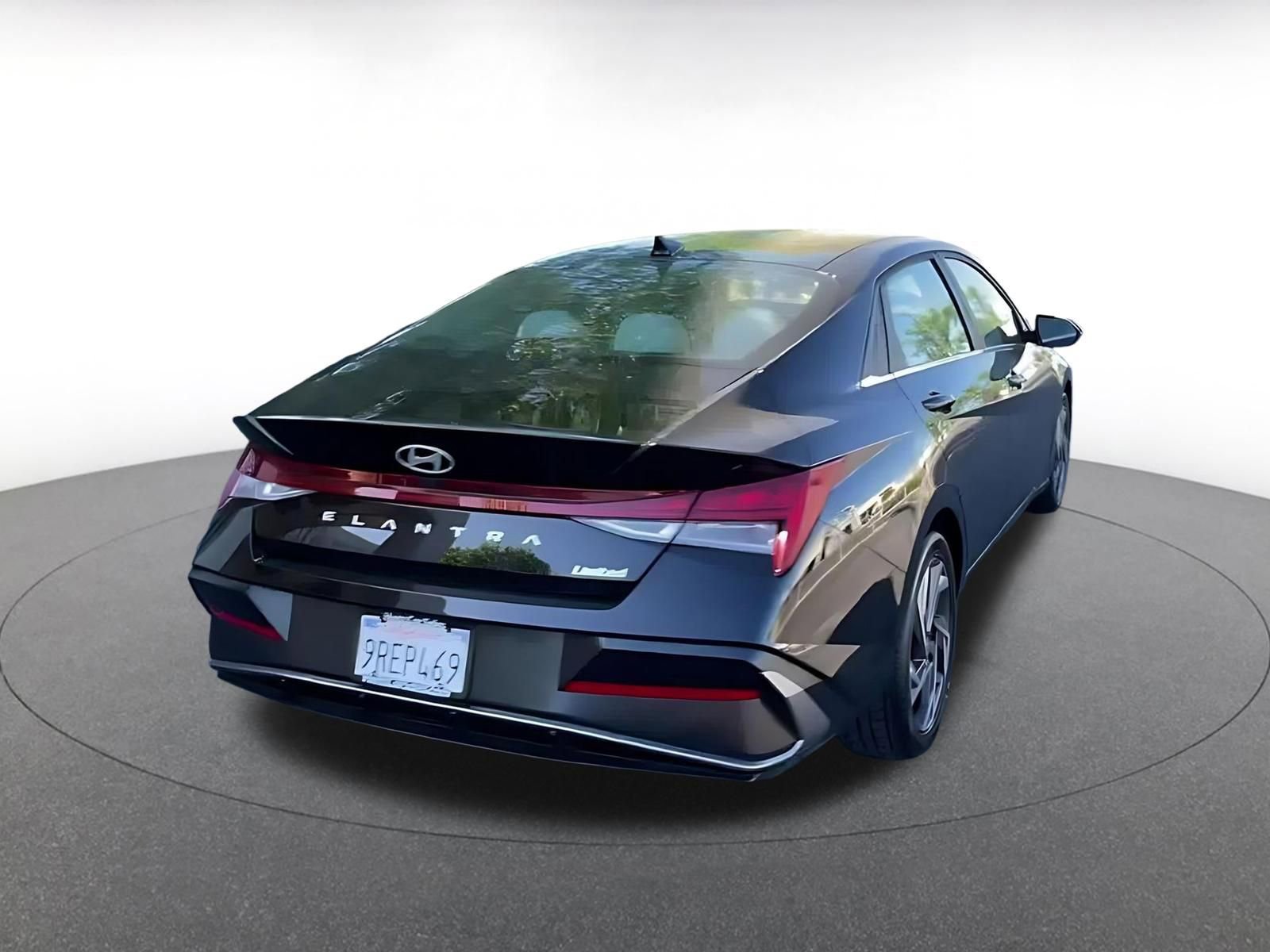 Used 2025 Hyundai Elantra Limited image 14