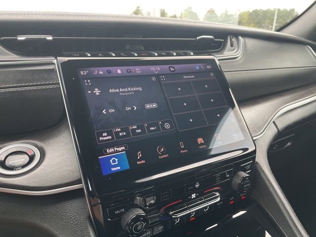 Used 2024 Jeep Grand Cherokee Limited image 23