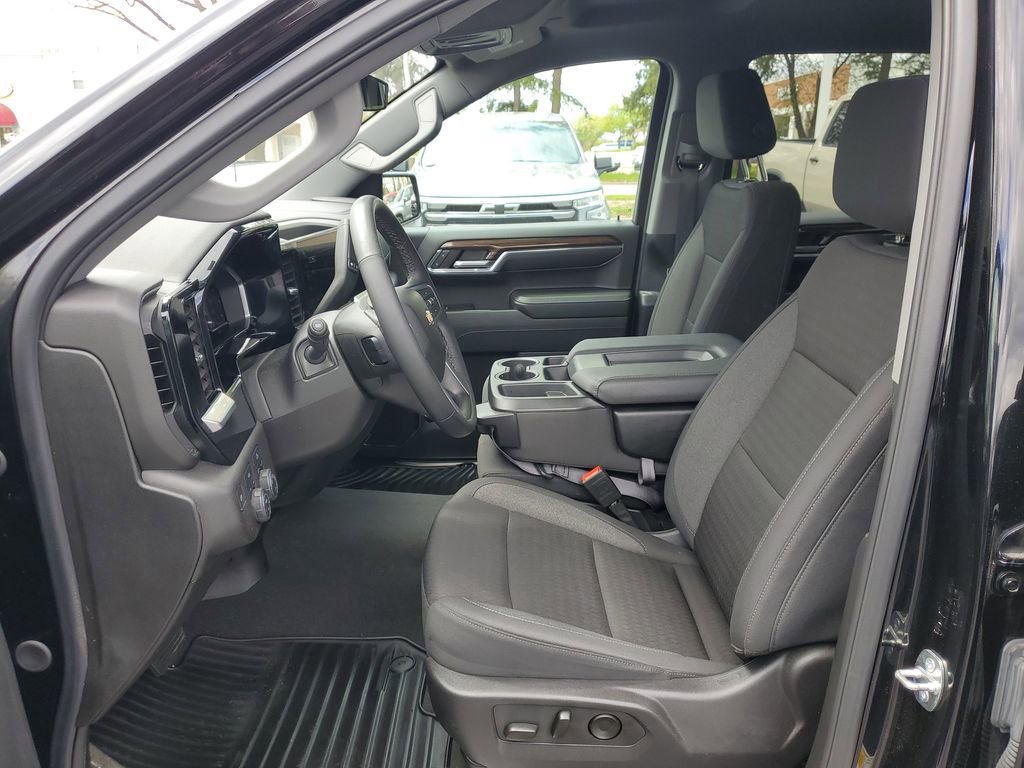 Used 2024 Chevrolet Silverado 1500 LT AWD/4WD image 5