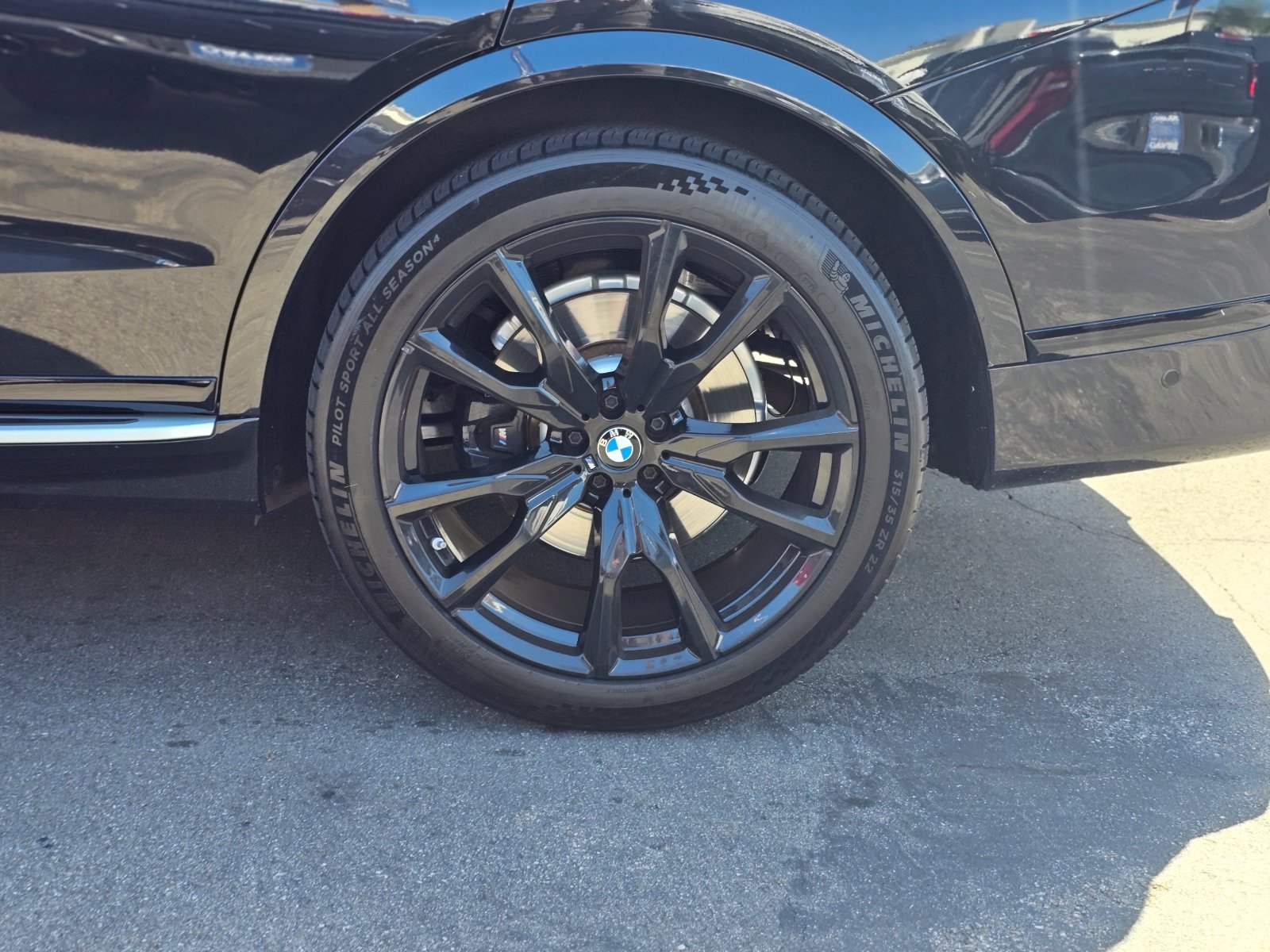 Used 2024 BMW X7 xDrive40i w/ M Sport Package AWD/4WD image 11