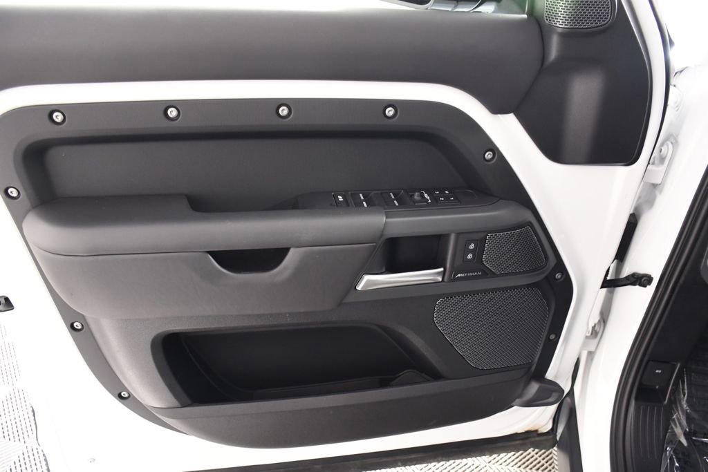 Used 2024 Land Rover Defender 110 X-Dynamic SE image 14