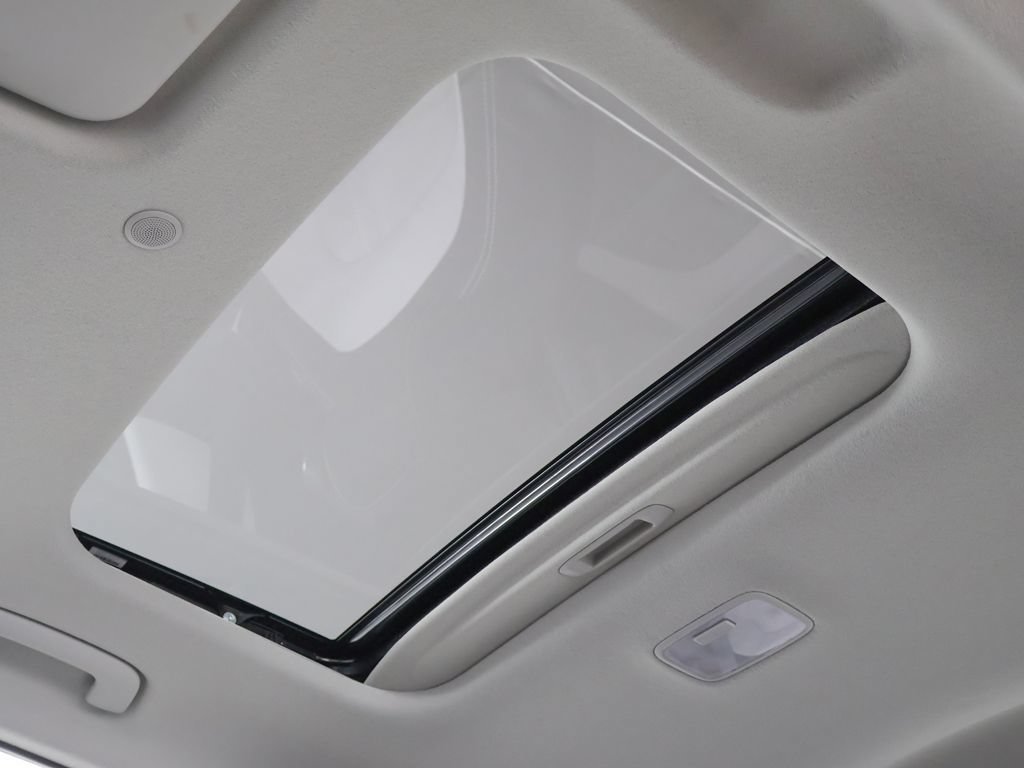 Certified 2024 Hyundai Venue SEL FWD image 16