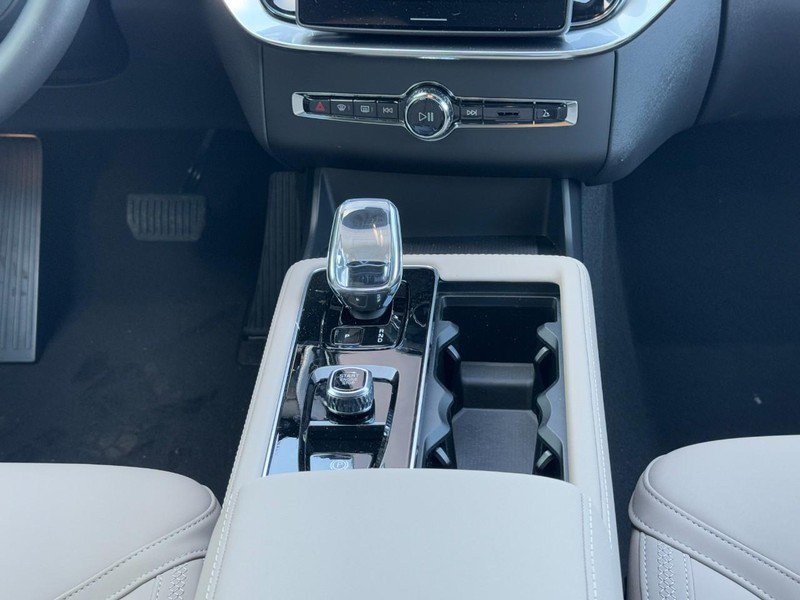 New 2026 Volvo XC90 T8 Plus w/ Protection Package Premier AWD/4WD image 9