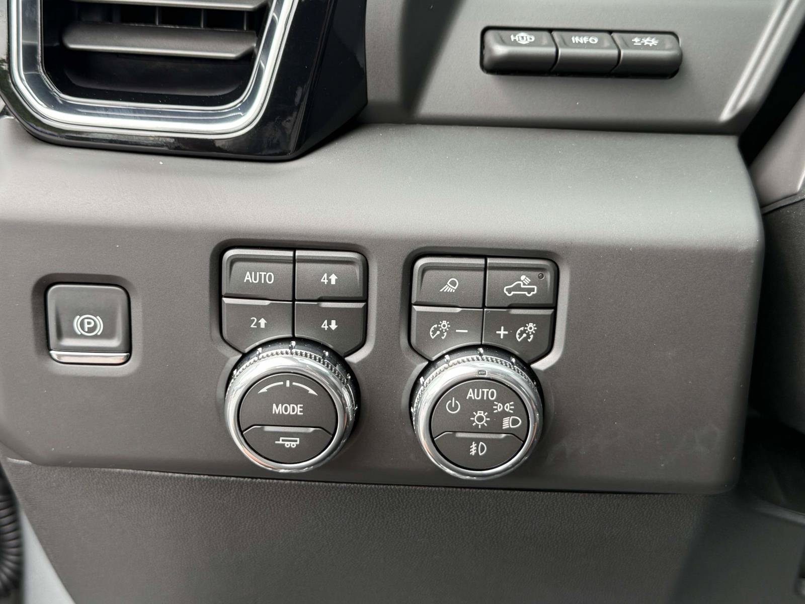 Used 2026 GMC Sierra 2500 Denali Ultimate w/ Max Trailering Package AWD/4WD image 18