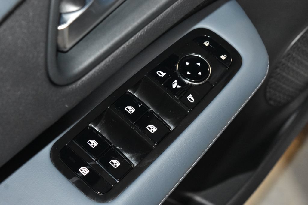 Used 2025 Nissan Ariya Platinum AWD/4WD image 6