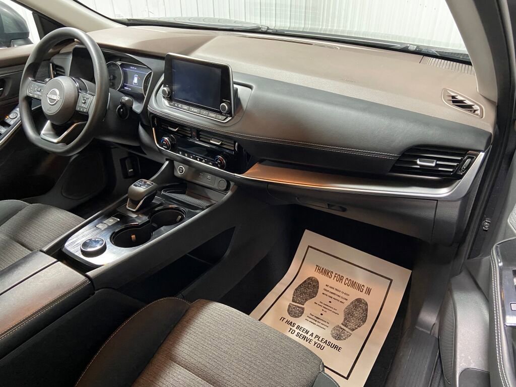 Used 2022 Nissan Rogue SV image 7