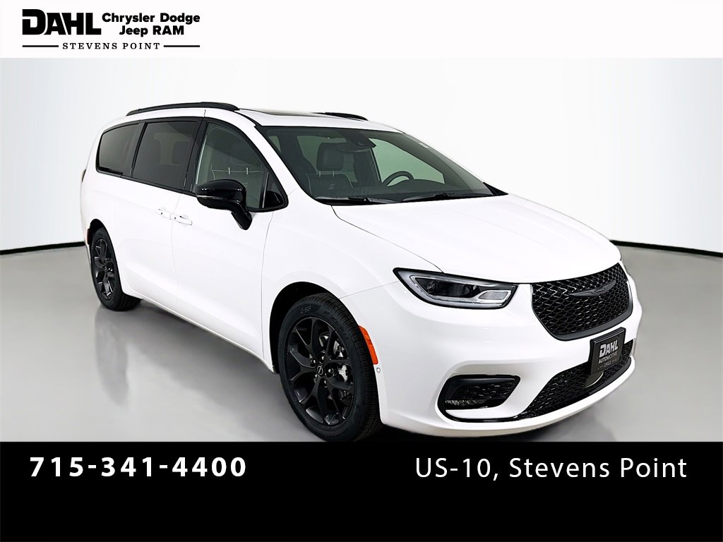 New 2026 Chrysler Pacifica Limited image 1