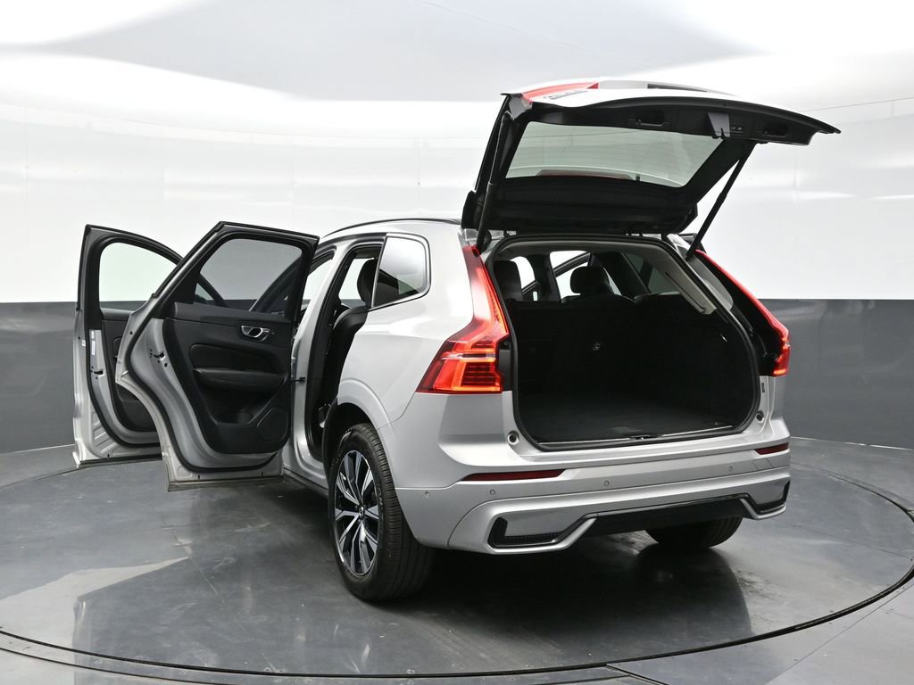Used 2025 Volvo XC60 B5 Plus image 34
