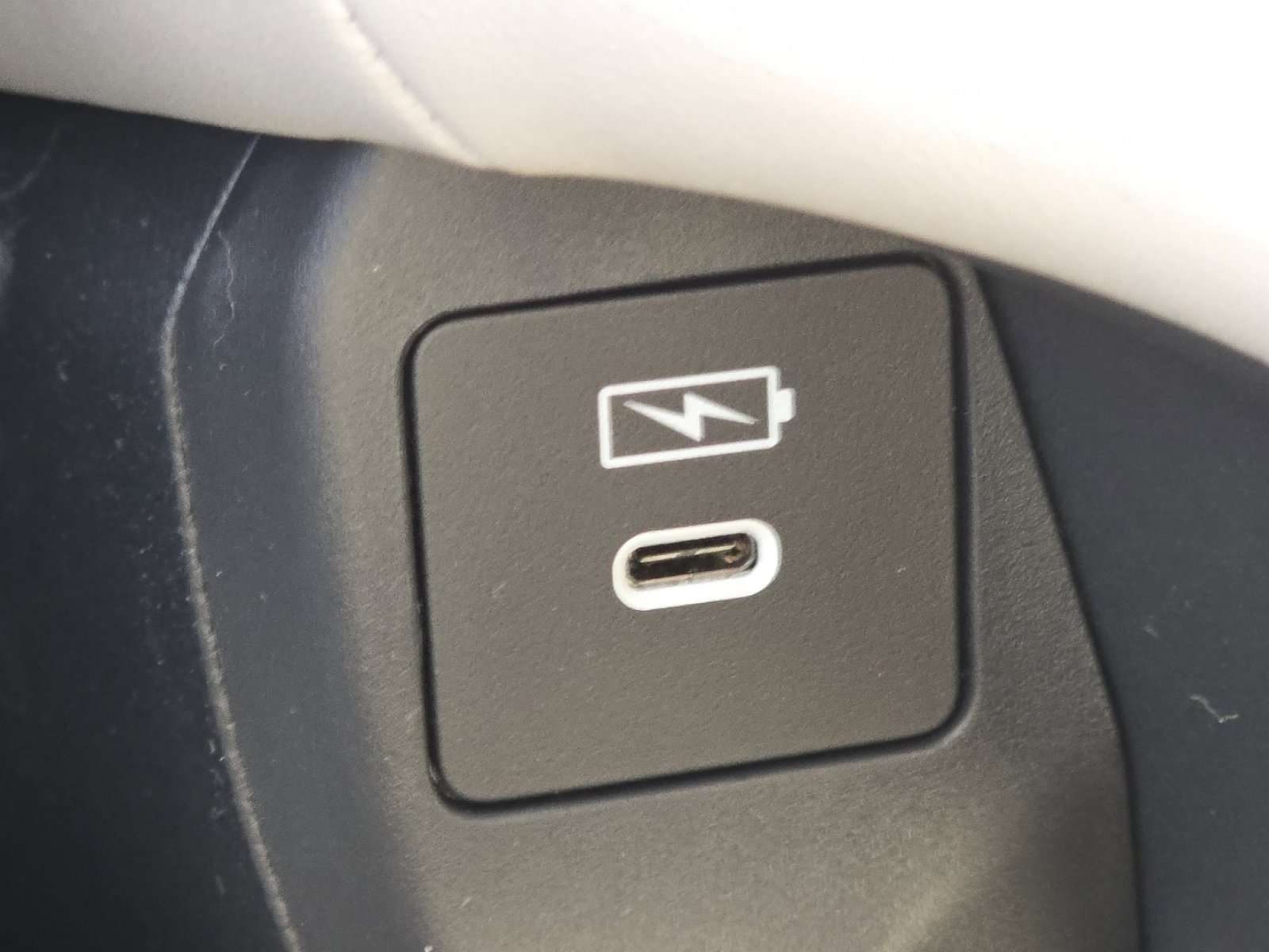 New 2026 Honda HR-V LX image 8