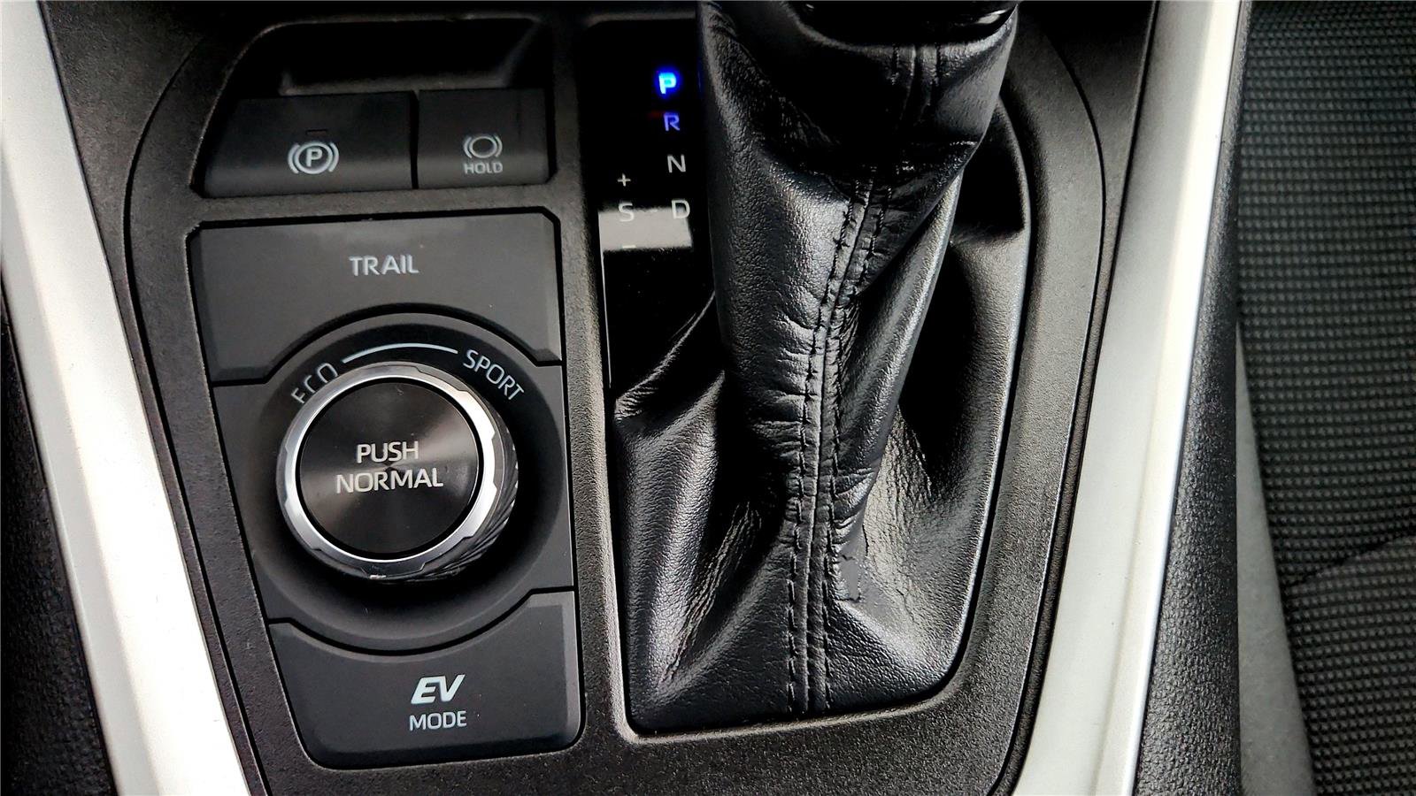 Used 2022 Toyota RAV4 LE image 34