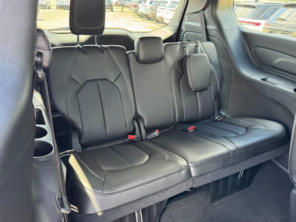 New 2027 Chrysler Pacifica Select FWD image 7