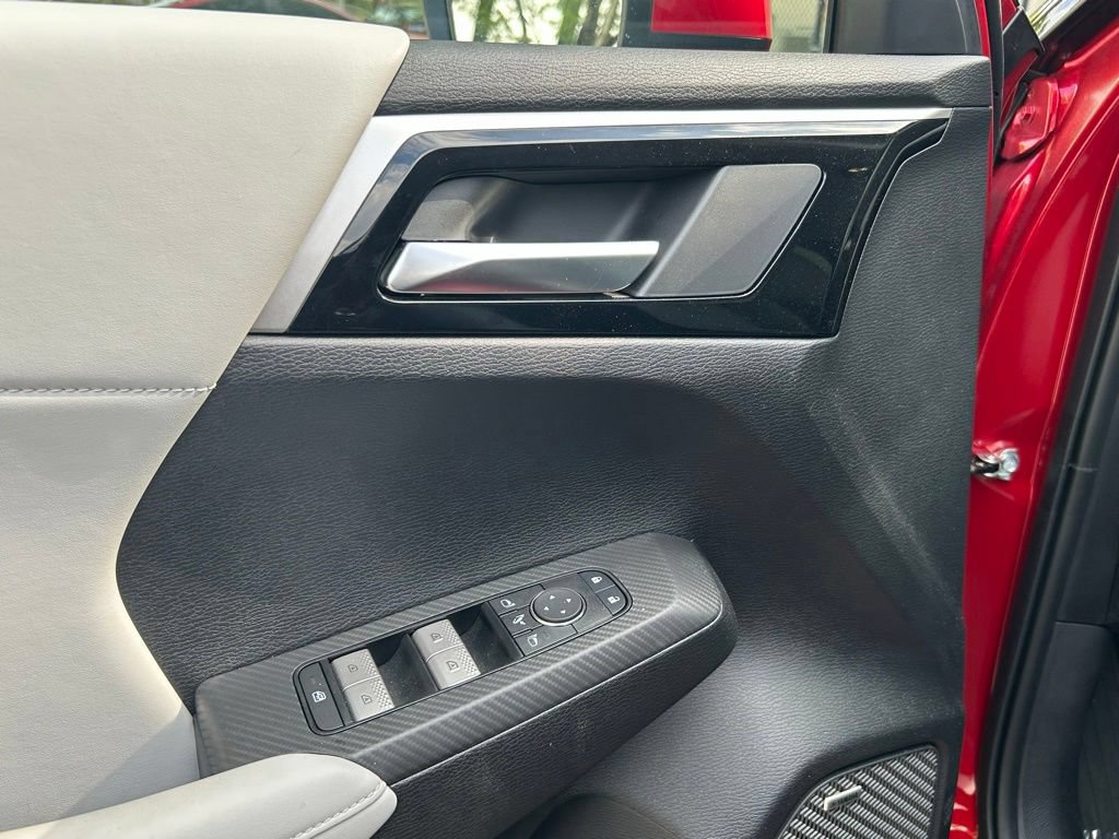 Used 2025 Mitsubishi Outlander SE FWD image 16