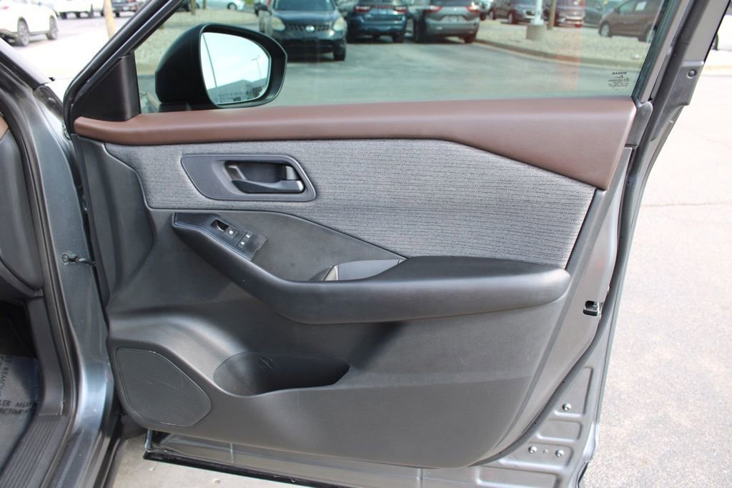 Used 2023 Nissan Rogue S image 20