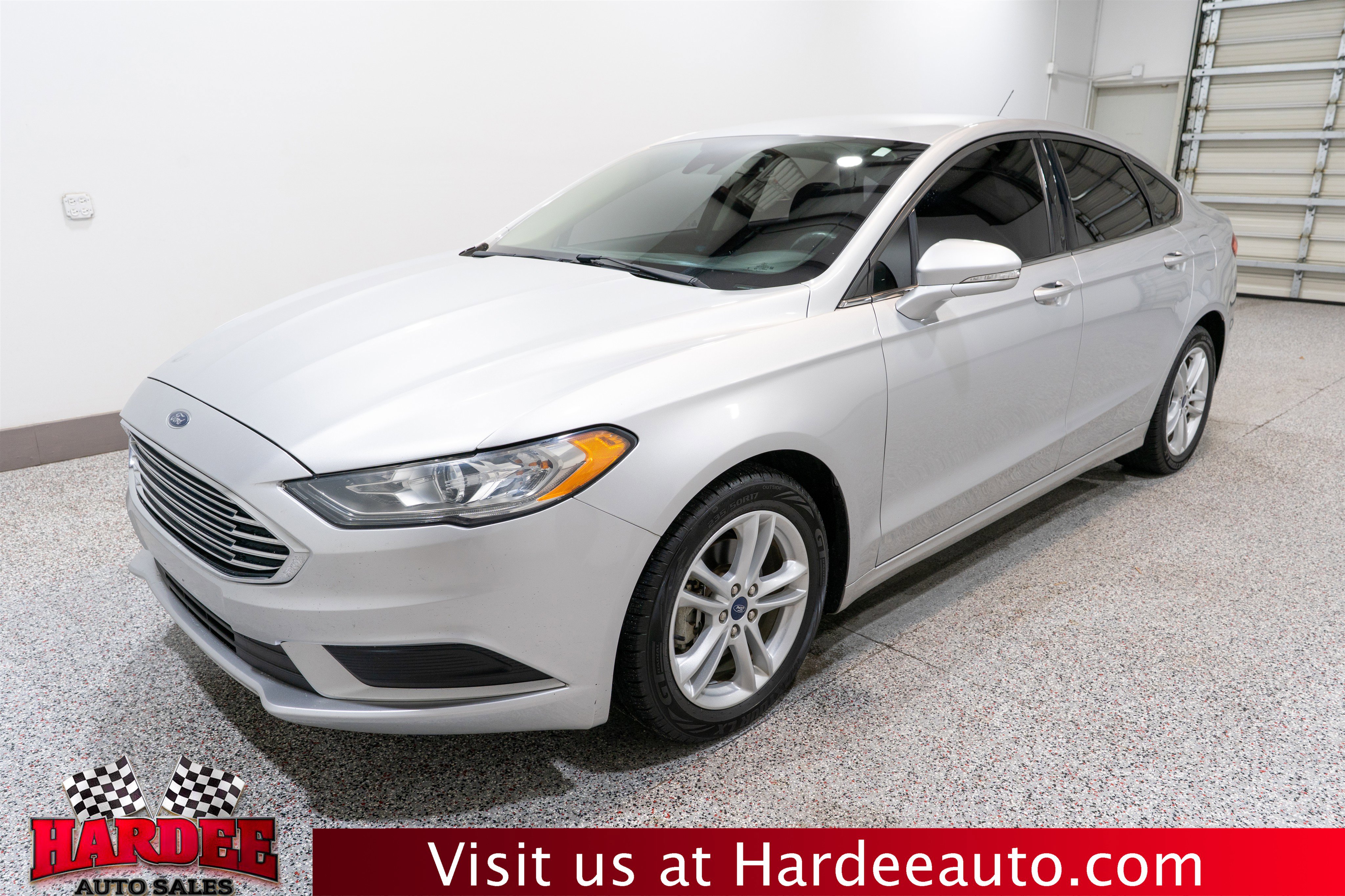 Used 2018 Ford Fusion SE FWD image 2