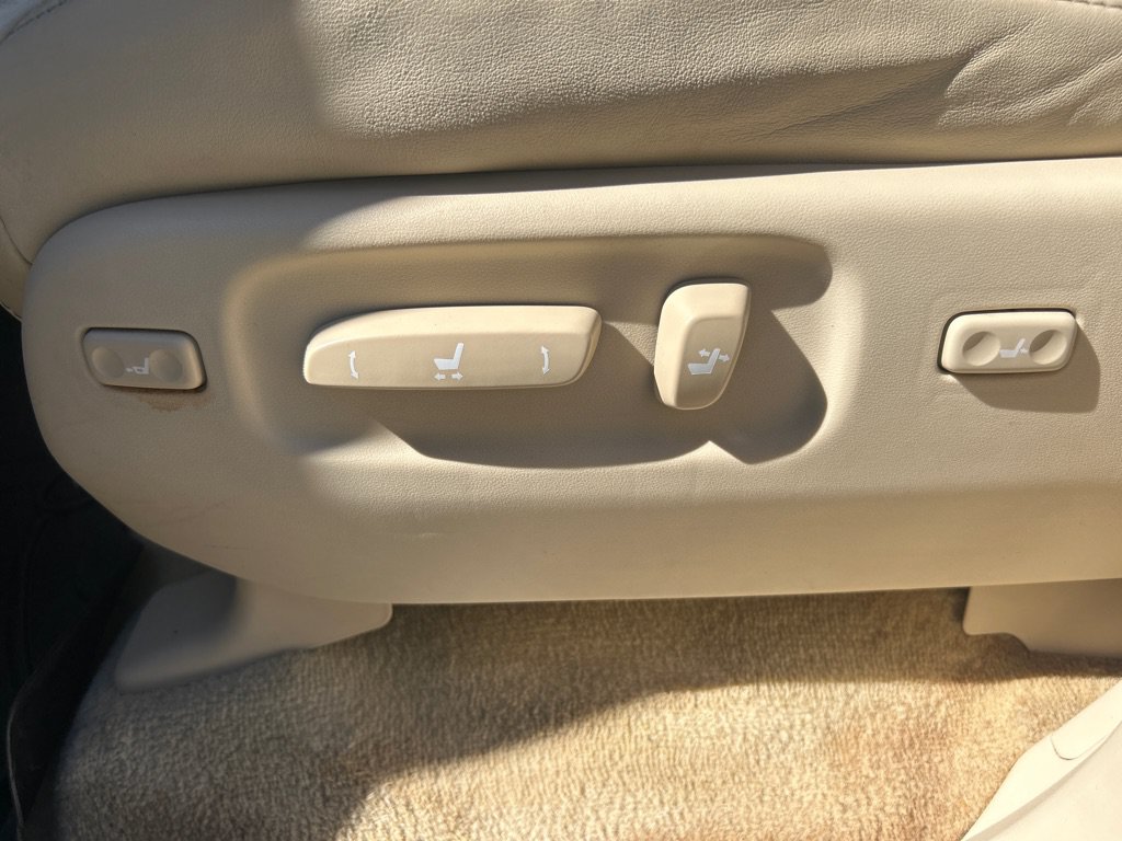 Used 2014 Lexus LX 570 4WD image 19
