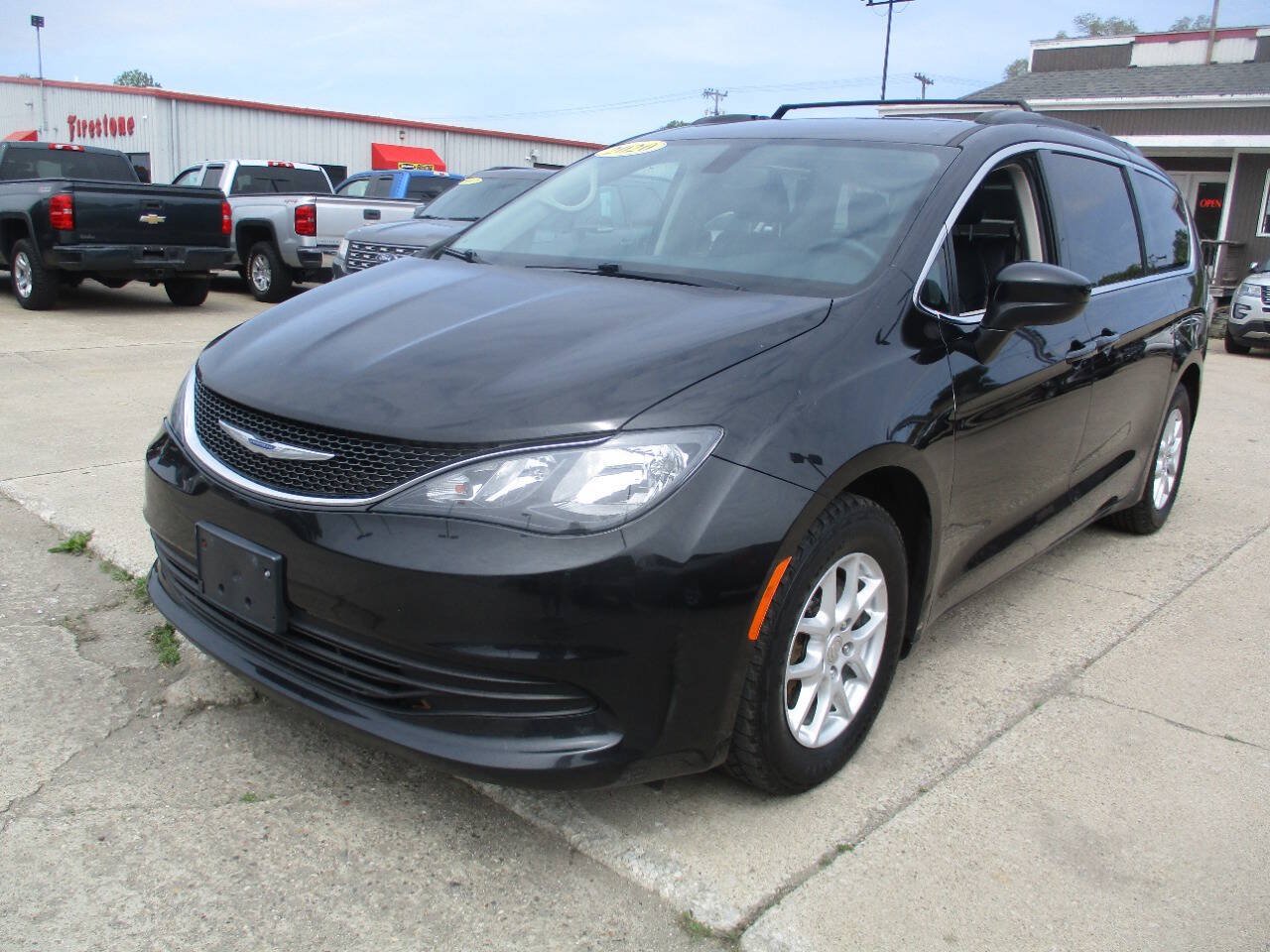 Used 2020 Chrysler Voyager Lxi FWD image 2