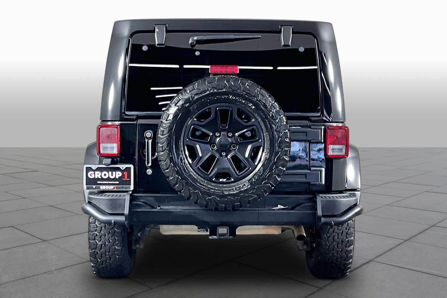 Used 2016 Jeep Wrangler Unlimited Sahara AWD/4WD image 5