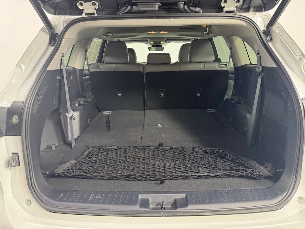 Used 2023 Toyota Highlander XLE AWD/4WD image 16