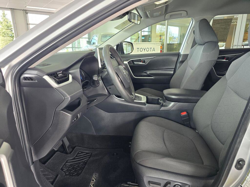 Used 2025 Toyota RAV4 XLE image 21
