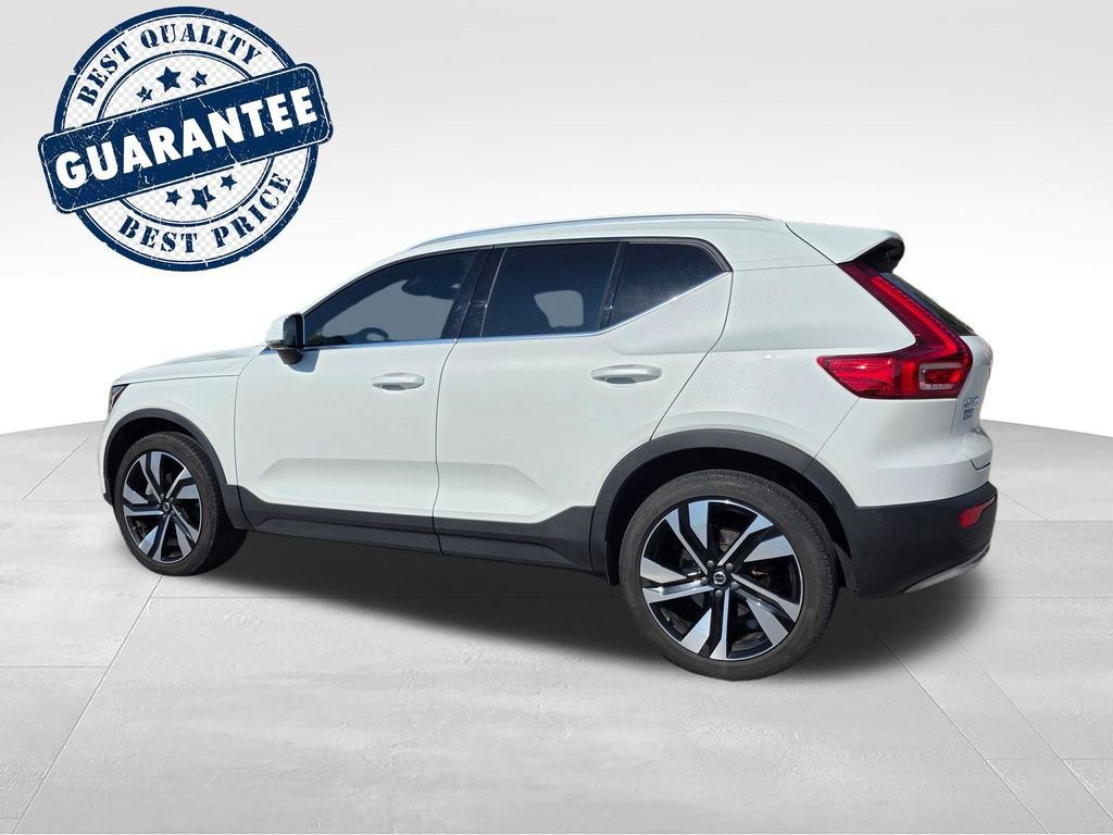 Used 2024 Volvo XC40 B5 Plus w/ Protection Package Premier AWD/4WD image 4