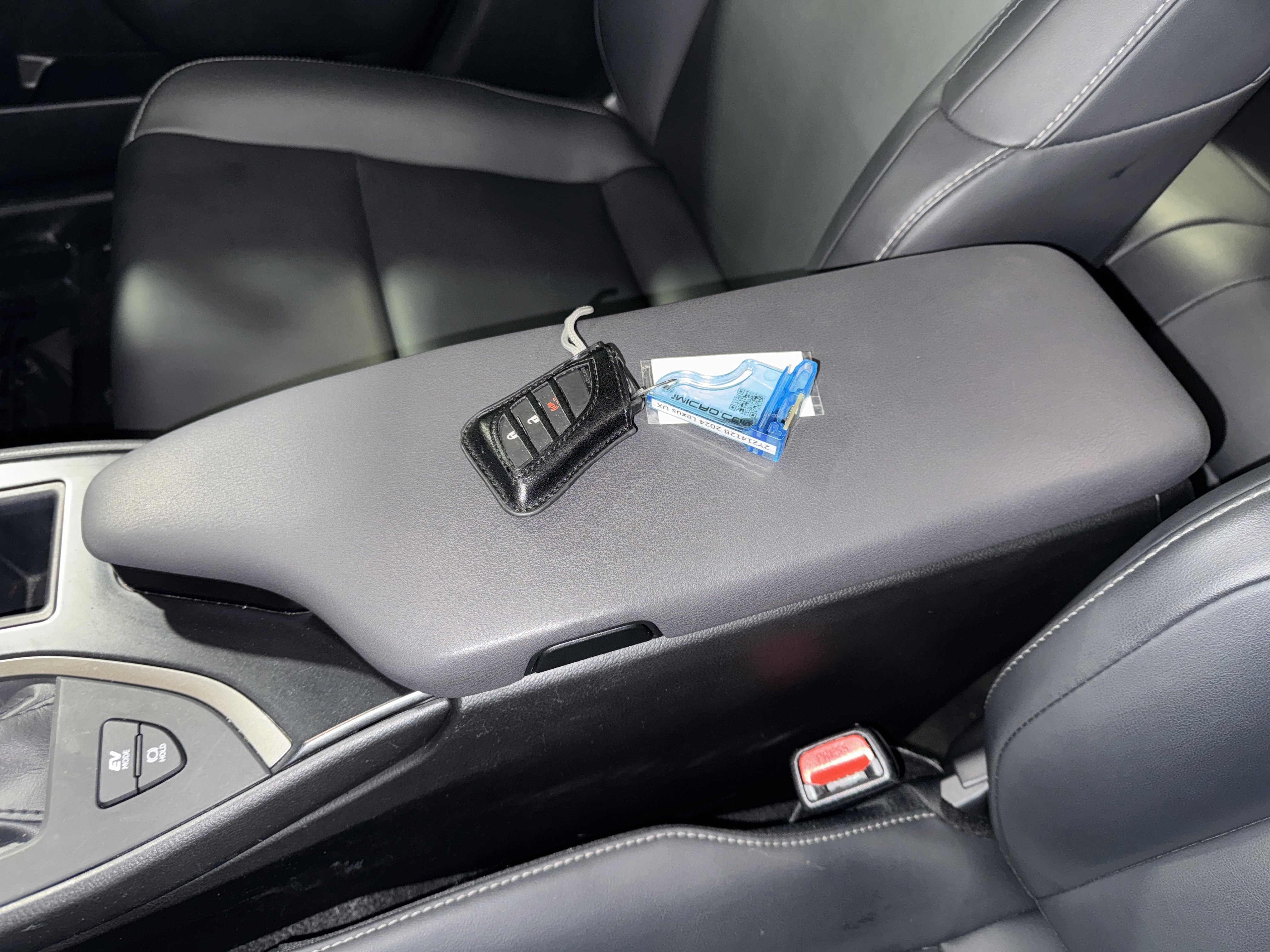 Used 2024 Lexus UX 250h FWD image 29