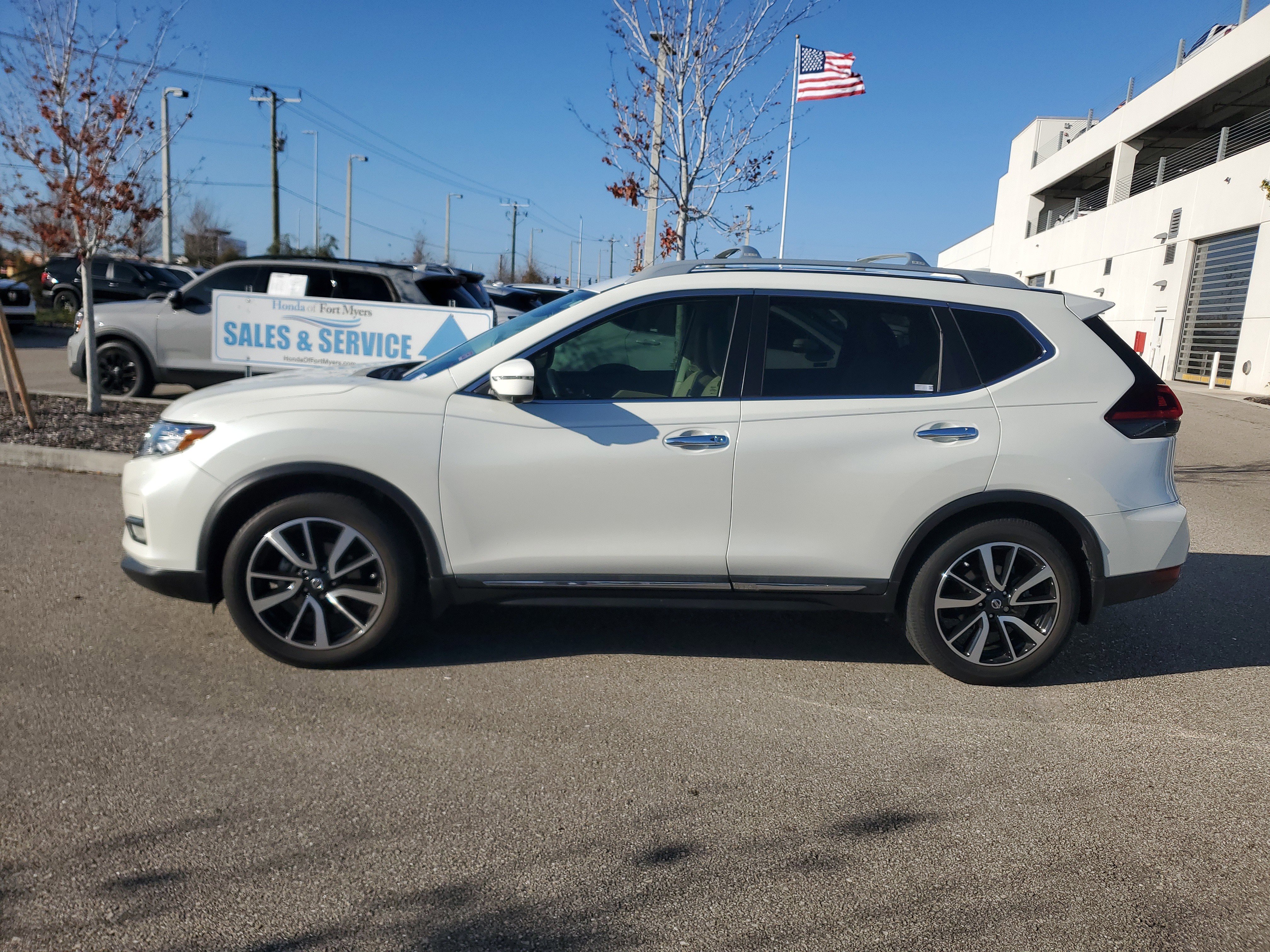Used 2020 Nissan Rogue SL w/ Premium Package image 3