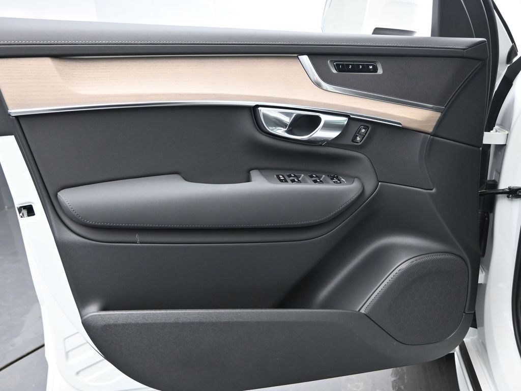 New 2026 Volvo XC90 B6 Plus w/ Protection Package image 19