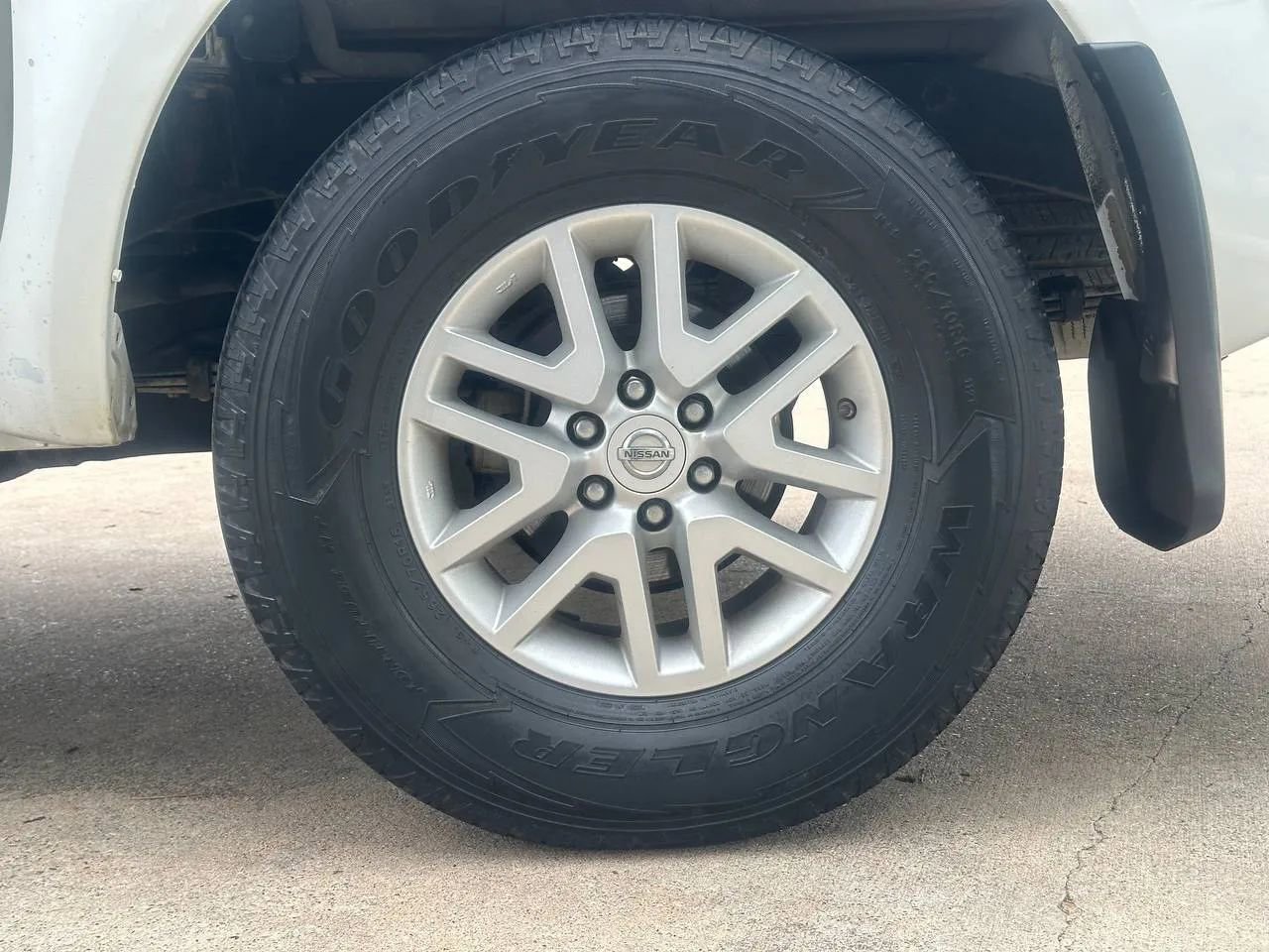 Used 2017 Nissan Frontier SV w/ SV Value Truck Package AWD/4WD image 11
