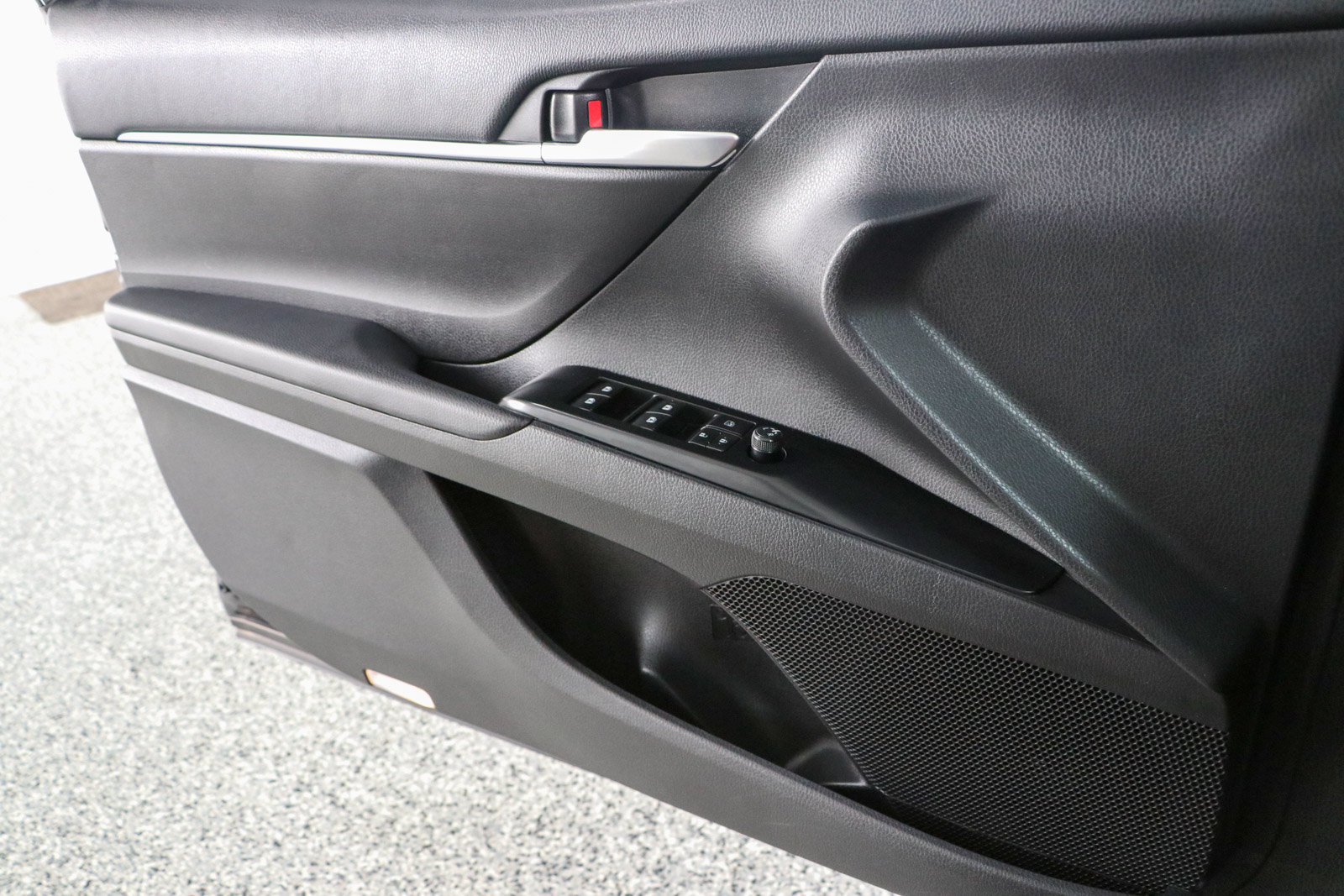 Used 2018 Toyota Camry SE w/ Moonroof Package FWD image 22
