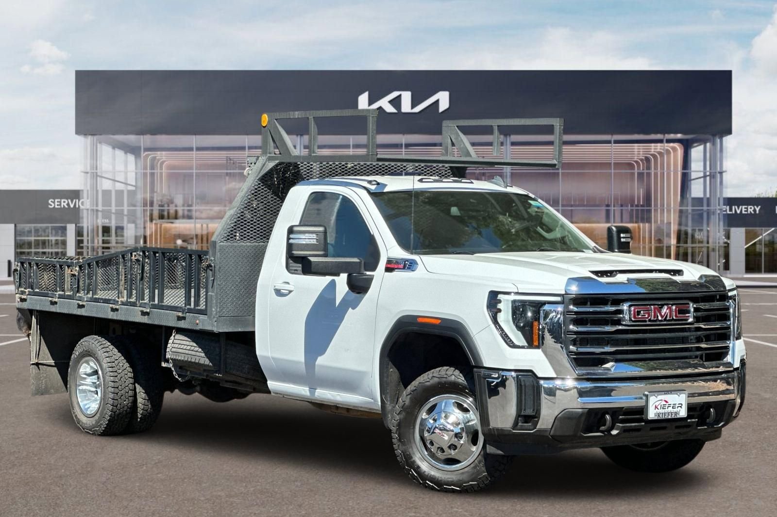 Used 2024 GMC Sierra 3500 SLE w/ SLE Convenience Package image 2