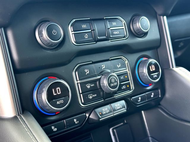 Used 2023 Chevrolet Tahoe Z71 w/ Luxury Package AWD/4WD image 19