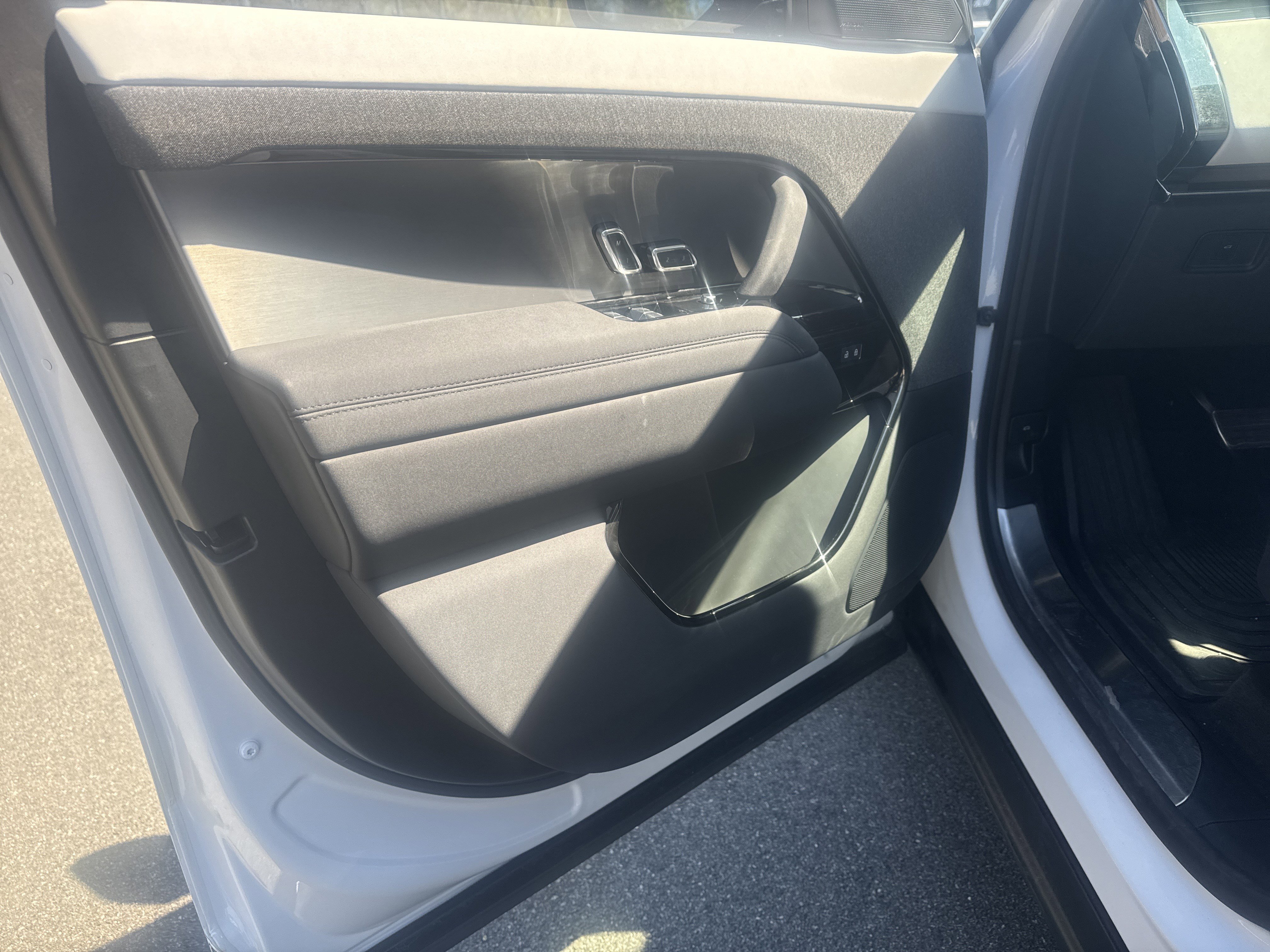 Used 2024 Land Rover Range Rover Sport Dynamic SE image 17