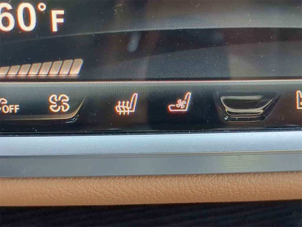 Used 2021 BMW 750i xDrive w/ Luxury Rear Seating Package image 24