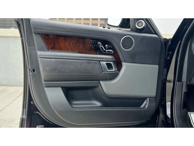 Used 2019 Land Rover Range Rover Long Wheelbase Supercharged image 12