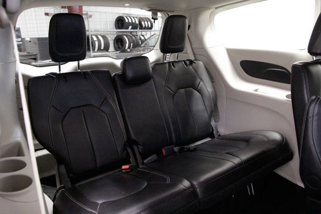 Used 2024 Chrysler Pacifica Touring-L FWD image 20
