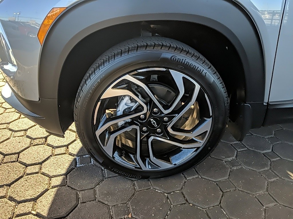 Used 2025 Chevrolet TrailBlazer RS w/ Driver Confidence Package image 9