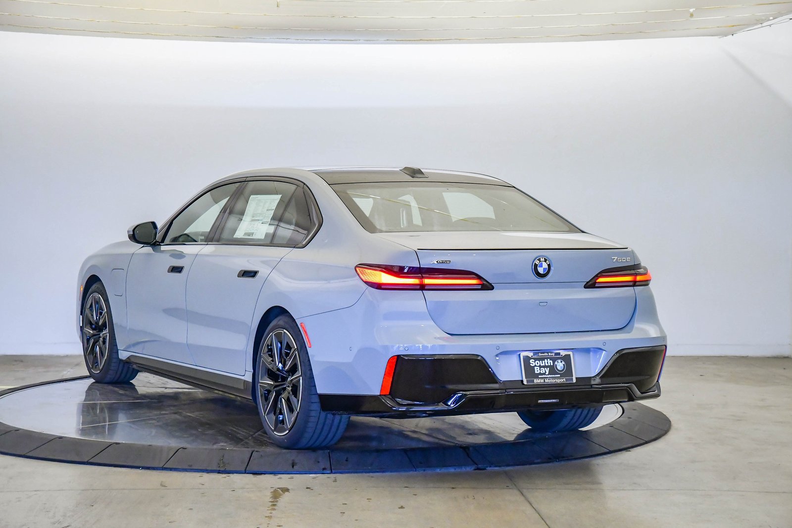 New 2026 BMW 750e xDrive AWD/4WD image 2