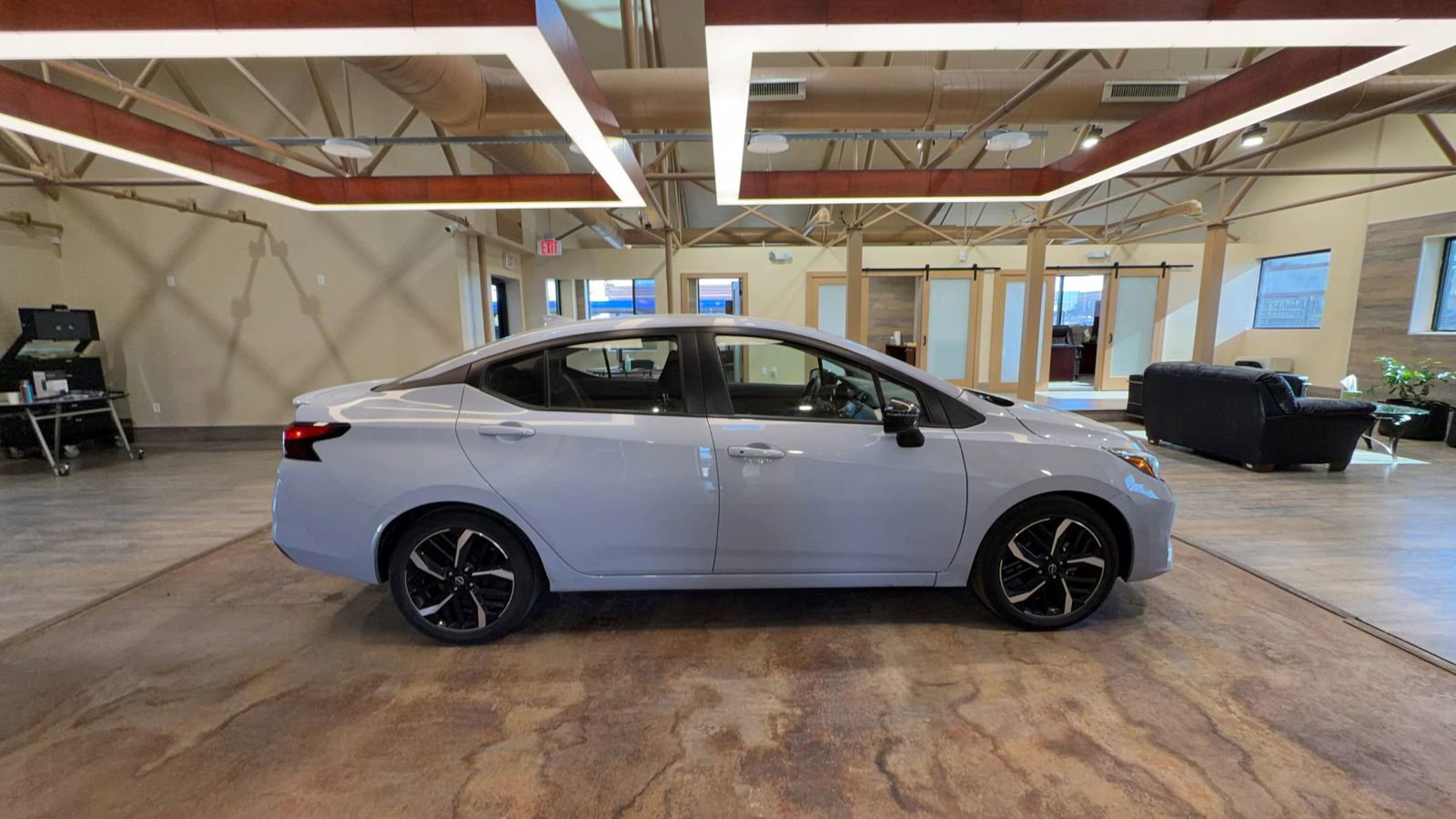 Used 2024 Nissan Versa SR image 4