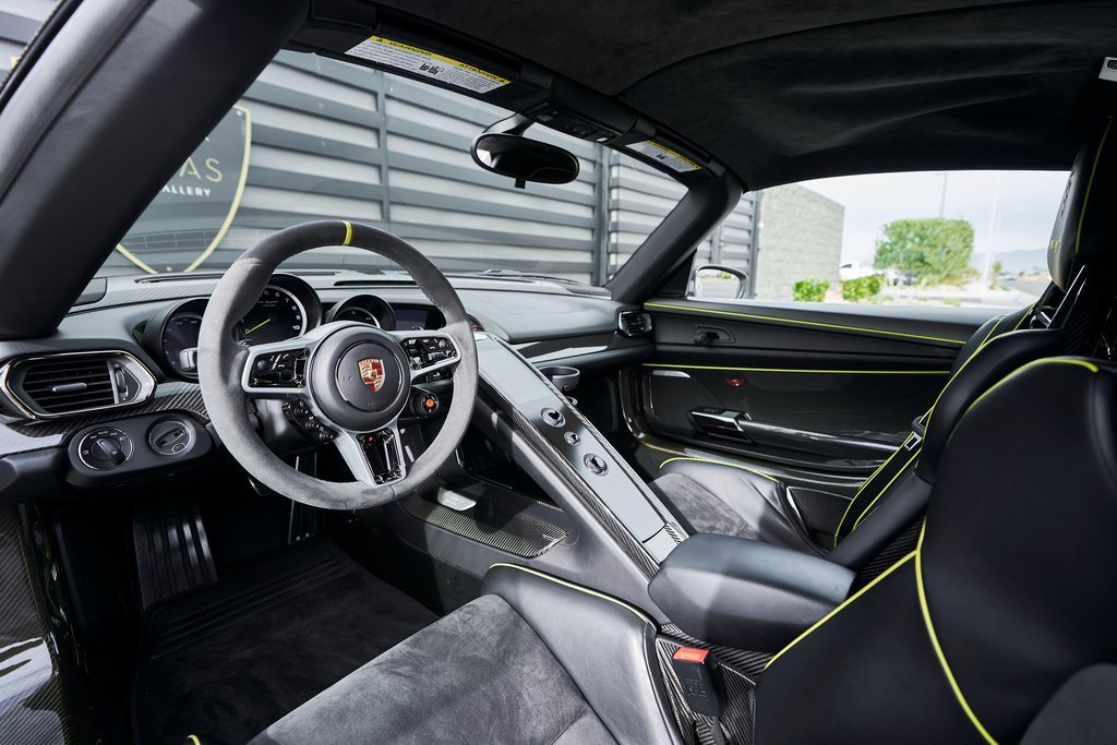 Used 2015 Porsche 918 Spyder image 2