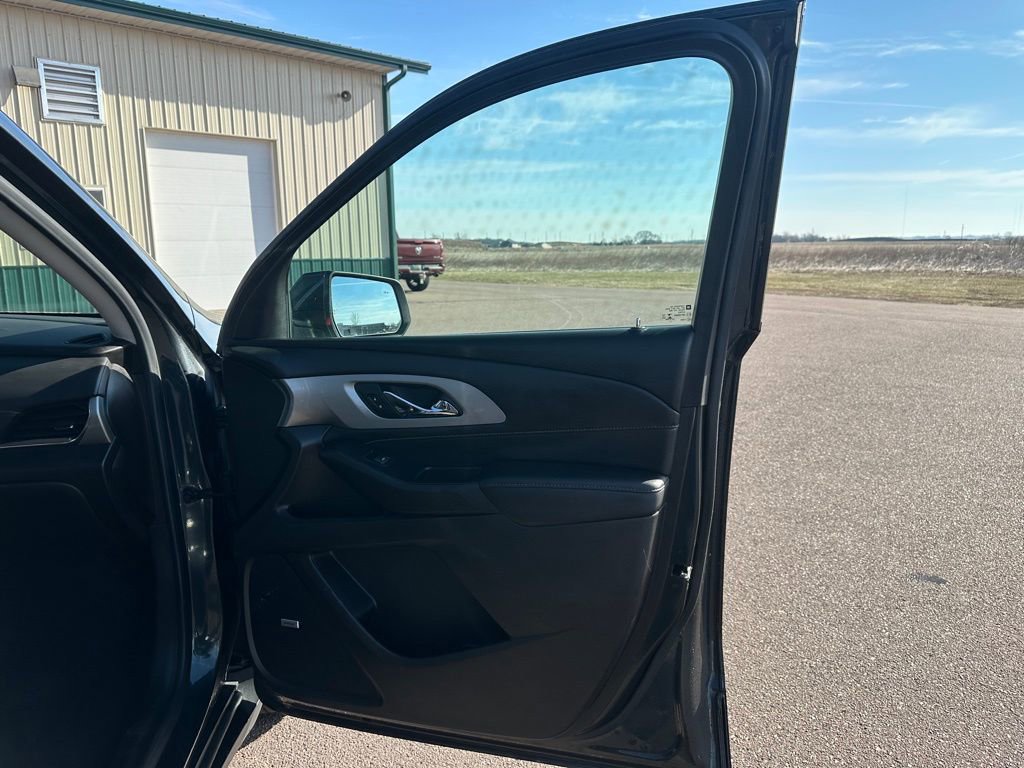 Used 2021 Chevrolet Traverse LT w/ LT Premium Package image 30