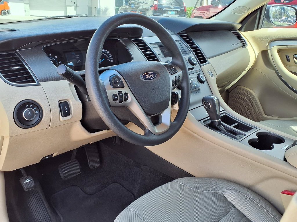 Used 2017 Ford Taurus SE FWD image 21