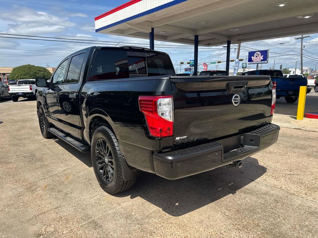 Used 2018 Nissan Titan SV w/ SV Convenience Package image 5