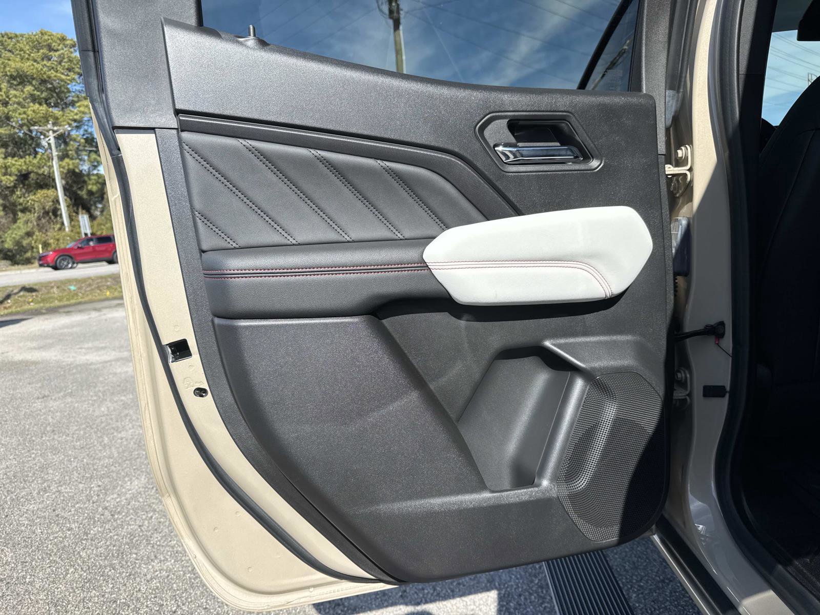 Certified 2024 GMC Canyon AT4X w/ AT4X AEV Edition AWD/4WD image 16